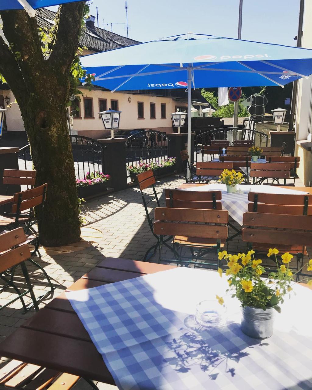 Hotel Zum Engel Mespelbrunn Bagian luar foto