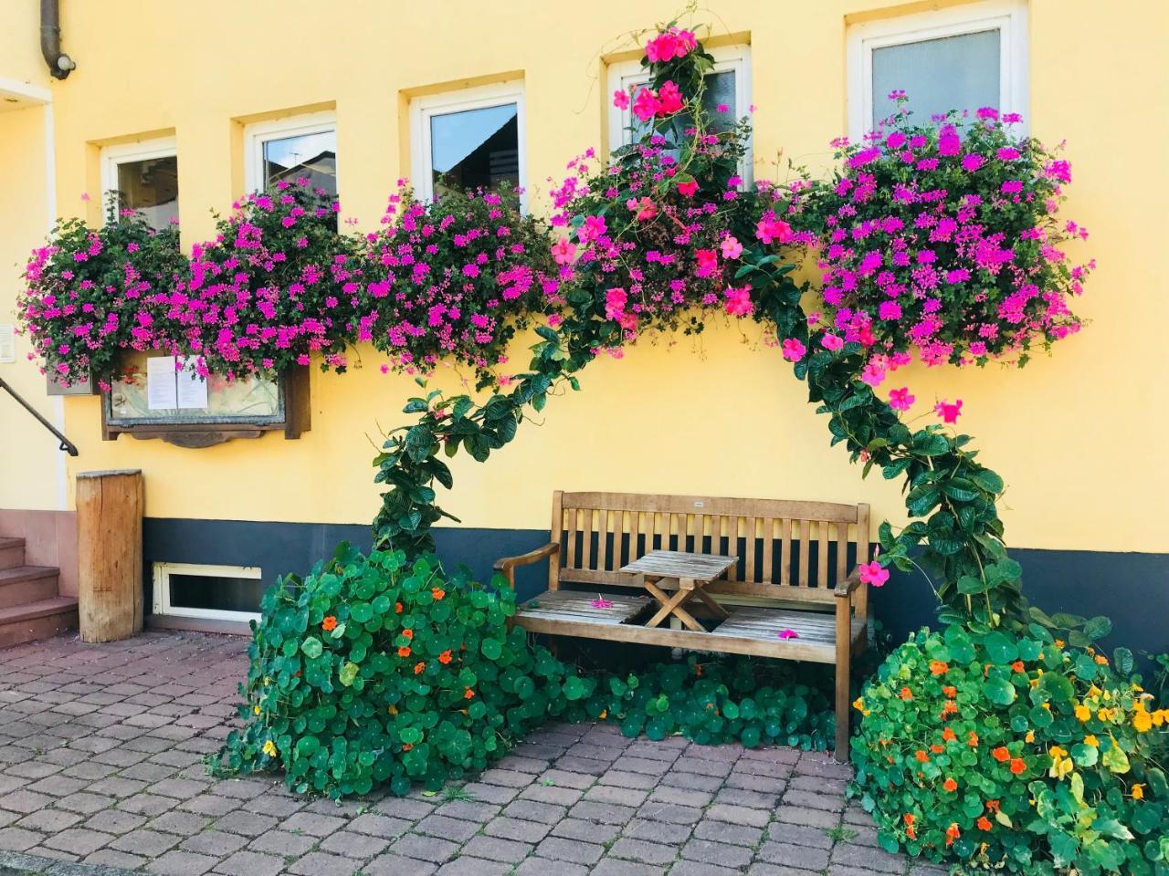 Hotel Zum Engel Mespelbrunn Bagian luar foto