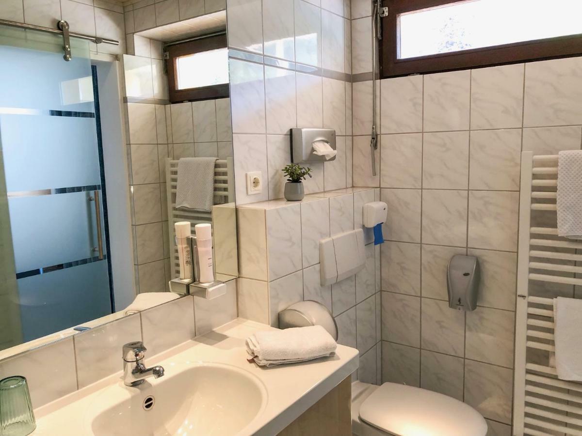 Hotel Zum Engel Mespelbrunn Bagian luar foto