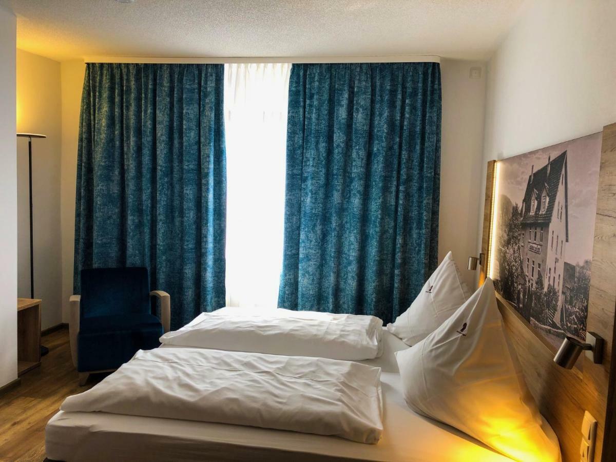 Hotel Zum Engel Mespelbrunn Bagian luar foto